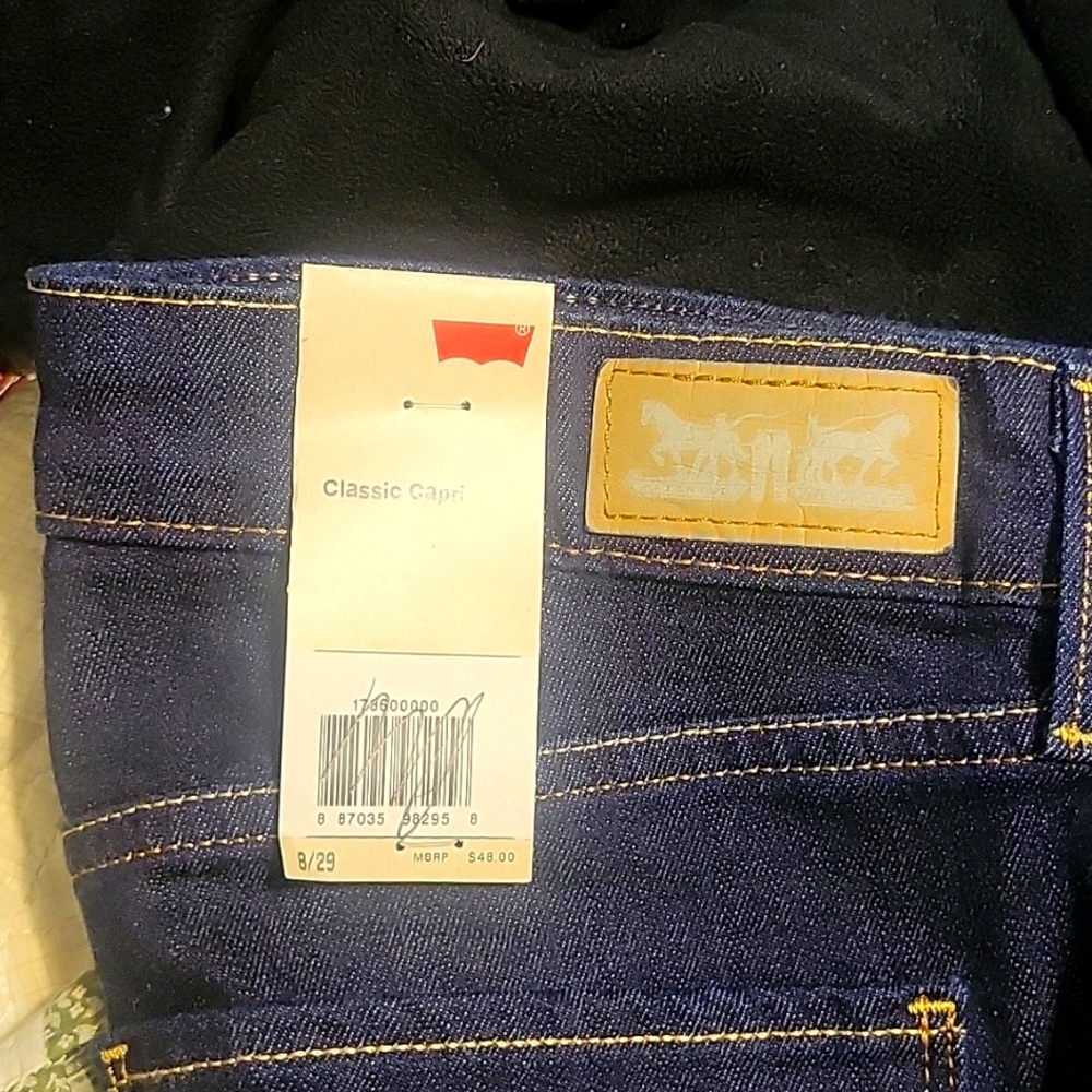 Levi women's capris